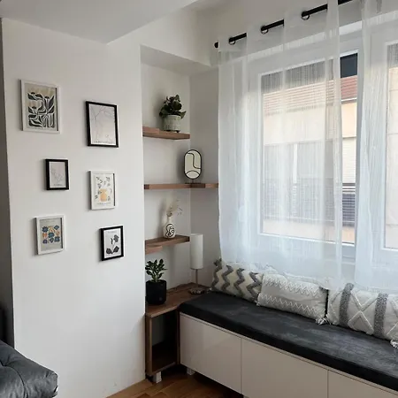 Cozy In Debar Malo! סקופיה